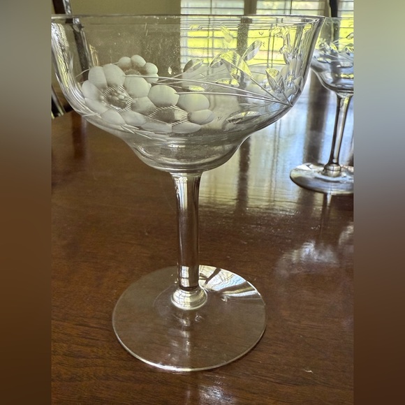6 Vintage Etched Champagne Glasses - Picture 1 of 3